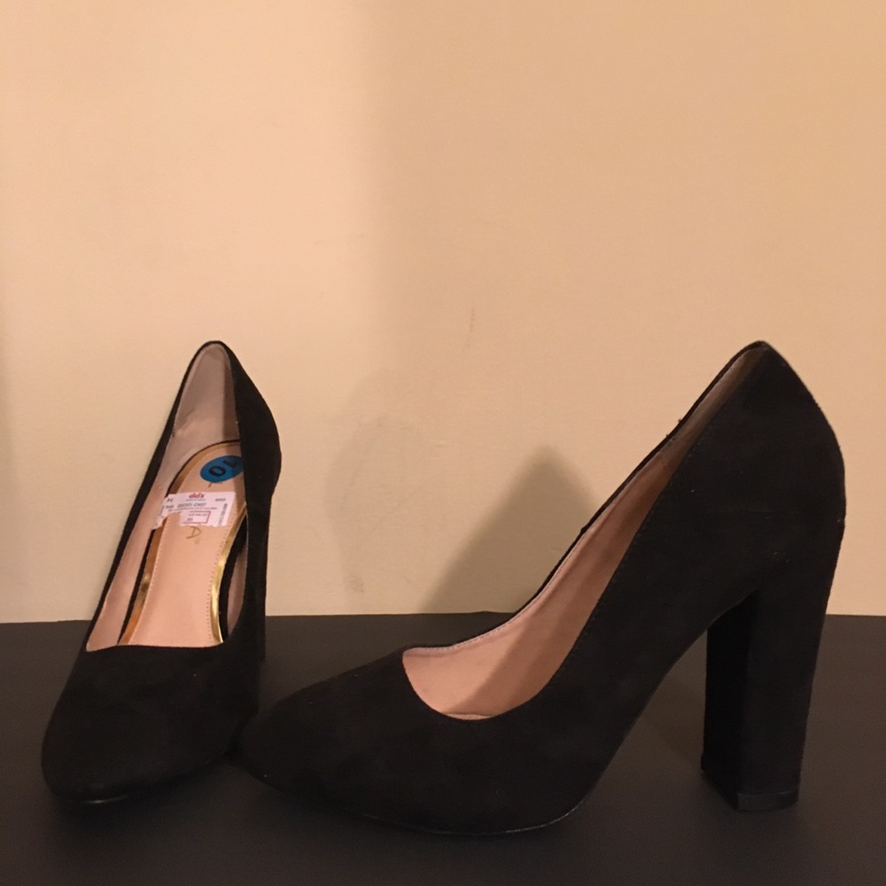 Black closed toe heels